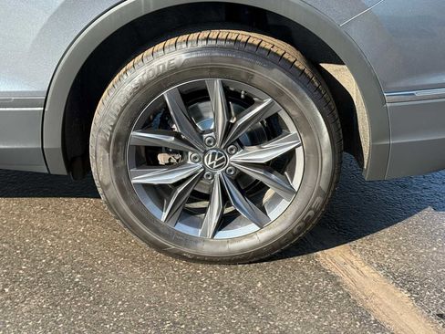 Certified 2023 Volkswagen Tiguan SE image 9