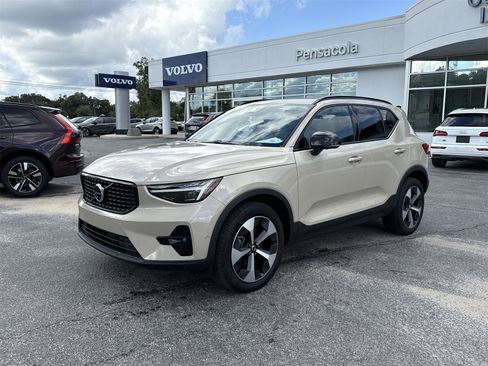 Used 2025 Volvo XC40 B5 Plus w/ Protection Package Premier image 1