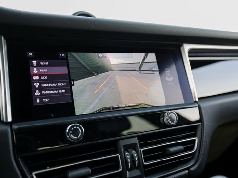 Certified 2022 Porsche Macan S image 19