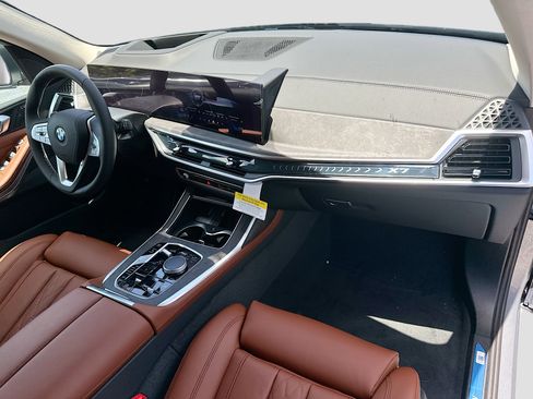 New 2026 BMW X7 xDrive40i AWD/4WD image 25
