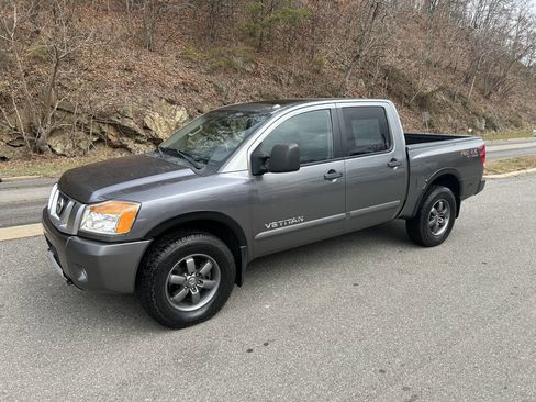 Used 2015 Nissan Titan PRO-4X w/ Pro-4x Luxury Package image 3