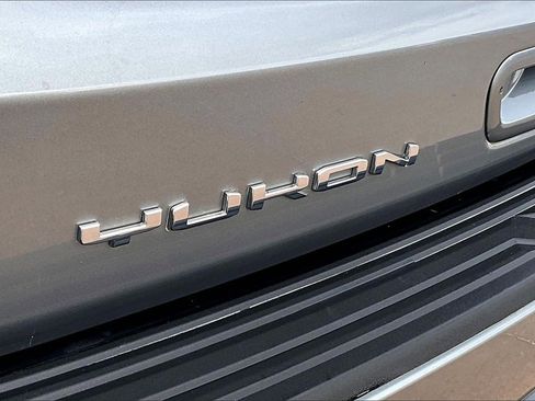 Used 2025 GMC Yukon XL AT4 w/ AT4 Premium Package image 32