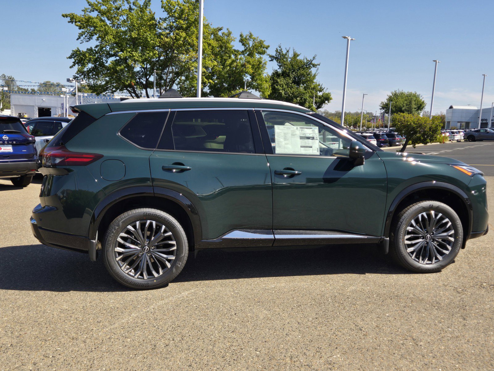New 2026 Nissan Rogue Platinum w/ Platinum Premium Package AWD/4WD image 3