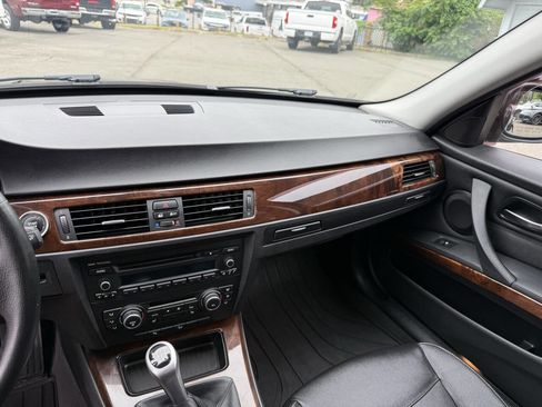 Used 2012 BMW 328i xDrive Wagon AWD/4WD image 15