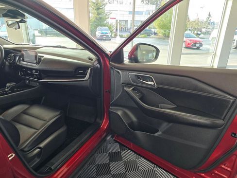 Used 2021 Nissan Rogue SV w/ Premium Package image 43