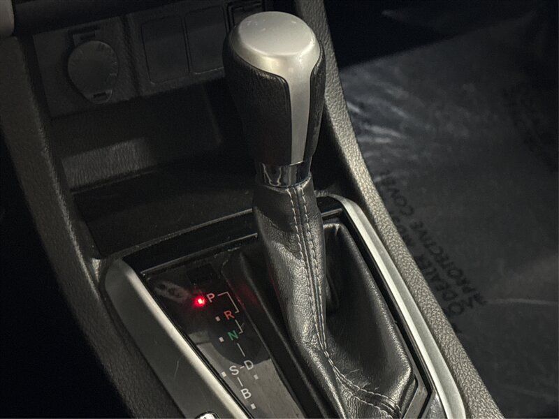Used 2019 Toyota Corolla LE FWD image 18