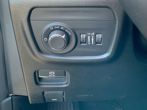 Used 2024 Jeep Grand Cherokee Laredo X image 31