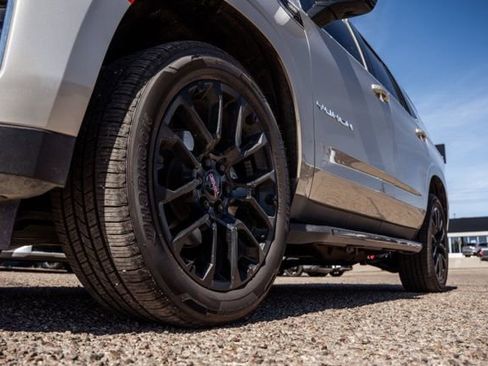 Used 2023 GMC Yukon SLE image 13