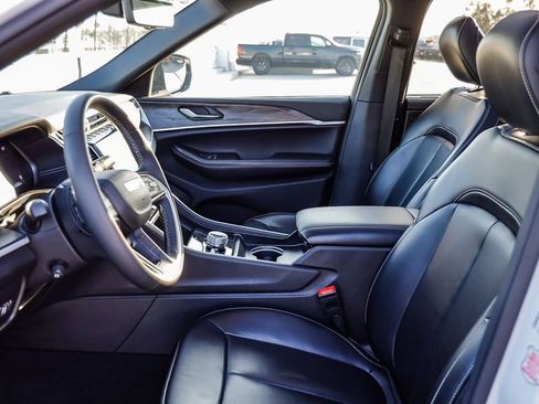 Certified 2024 Jeep Grand Cherokee L Limited w/ Luxury Tech Group II image 22