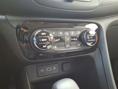 Certified 2022 Buick Encore GX Essence image 20