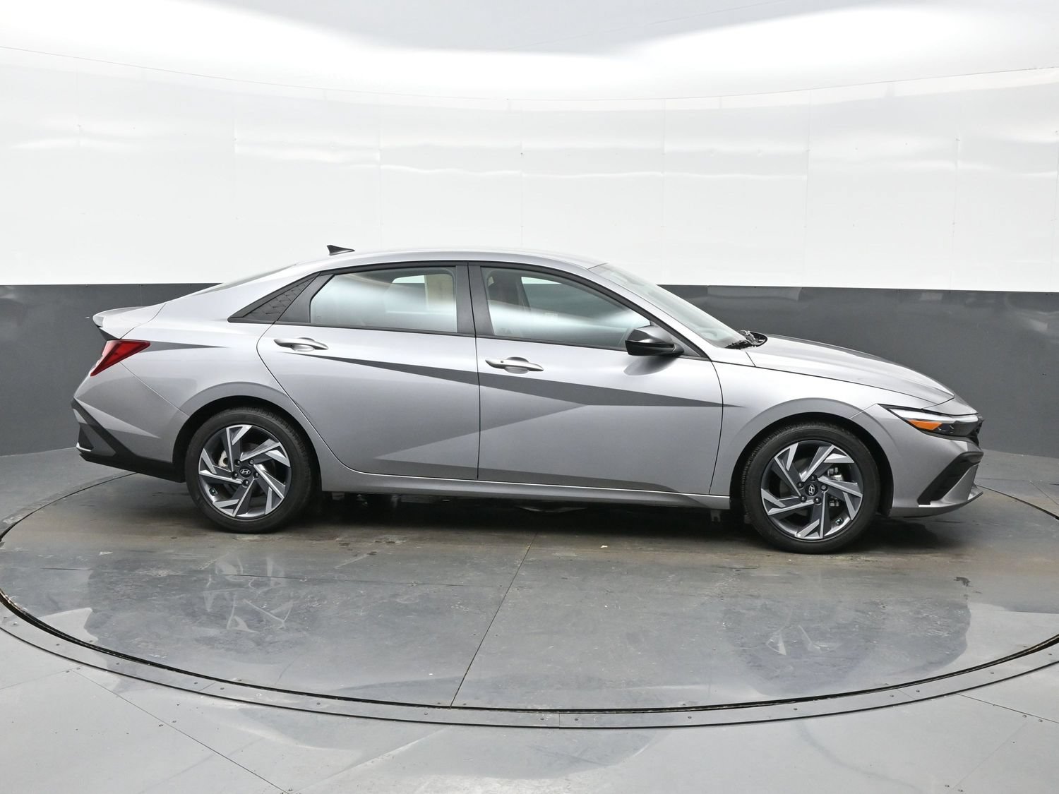 Used 2025 Hyundai Elantra Sport FWD image 7
