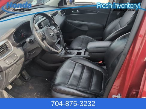 Used 2017 Kia Sorento LX w/ LX Convenience Package image 12