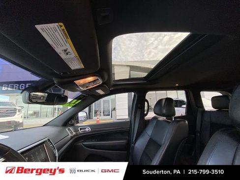 Used 2017 Jeep Grand Cherokee Altitude image 20