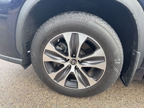 Used 2021 Toyota Highlander XLE image 21