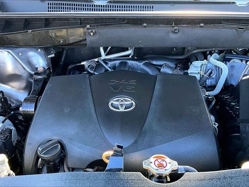 Used 2019 Toyota Highlander XLE image 31