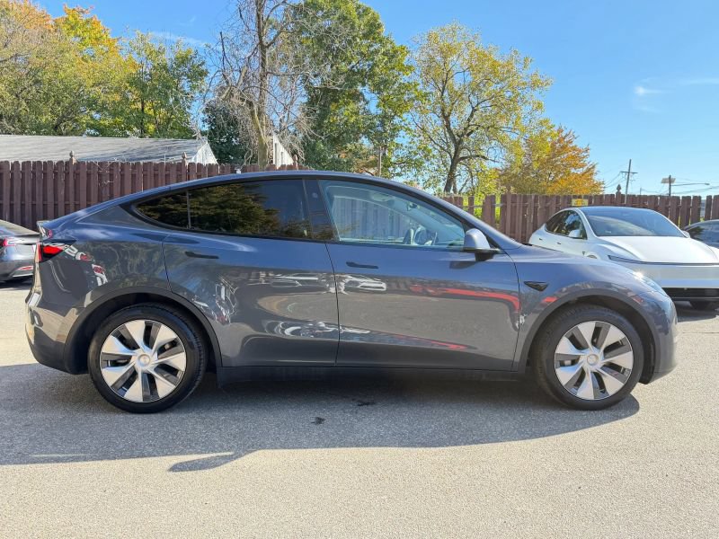 Used 2024 Tesla Model Y Long Range AWD/4WD image 5