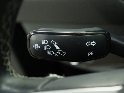 Used 2022 Volkswagen Tiguan SE FWD image 13