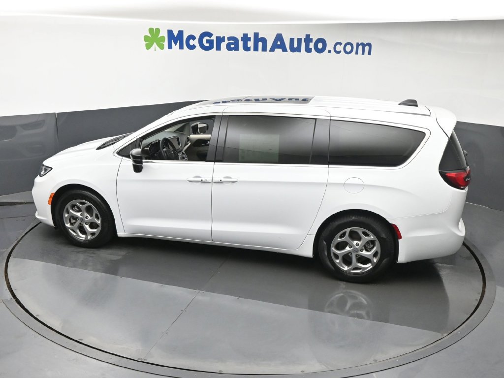 Used 2024 Chrysler Pacifica Limited FWD image 27