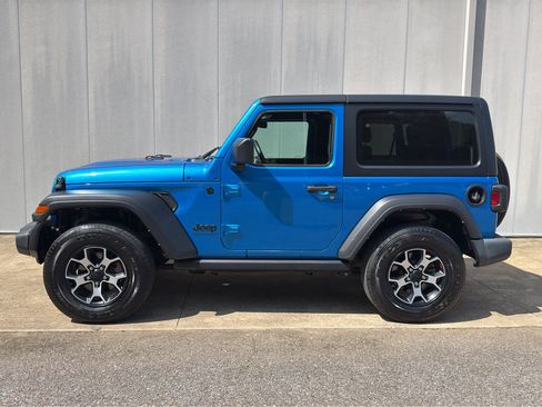 Used 2022 Jeep Wrangler Sport AWD/4WD image 6