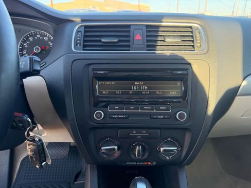 Used 2013 Volkswagen Jetta SE image 24