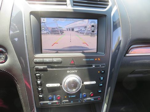 Used 2018 Ford Explorer Platinum AWD/4WD image 19