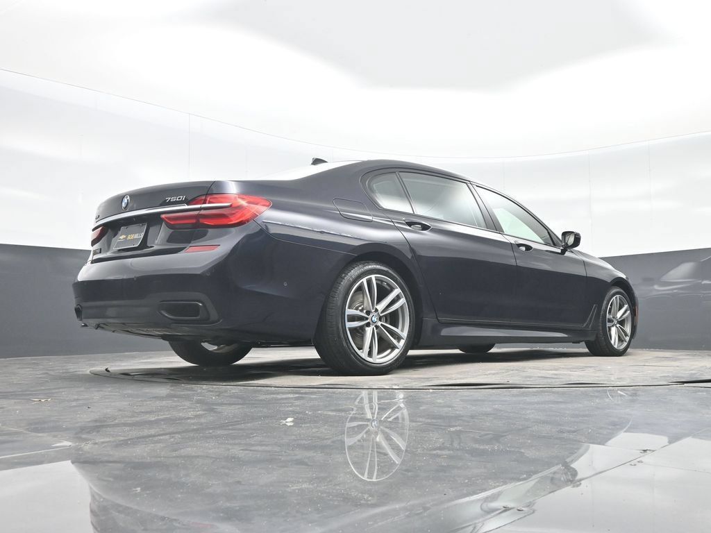 Used 2018 BMW 750i xDrive AWD/4WD image 33