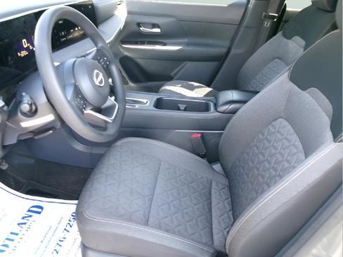 Used 2025 Nissan Kicks SV image 13