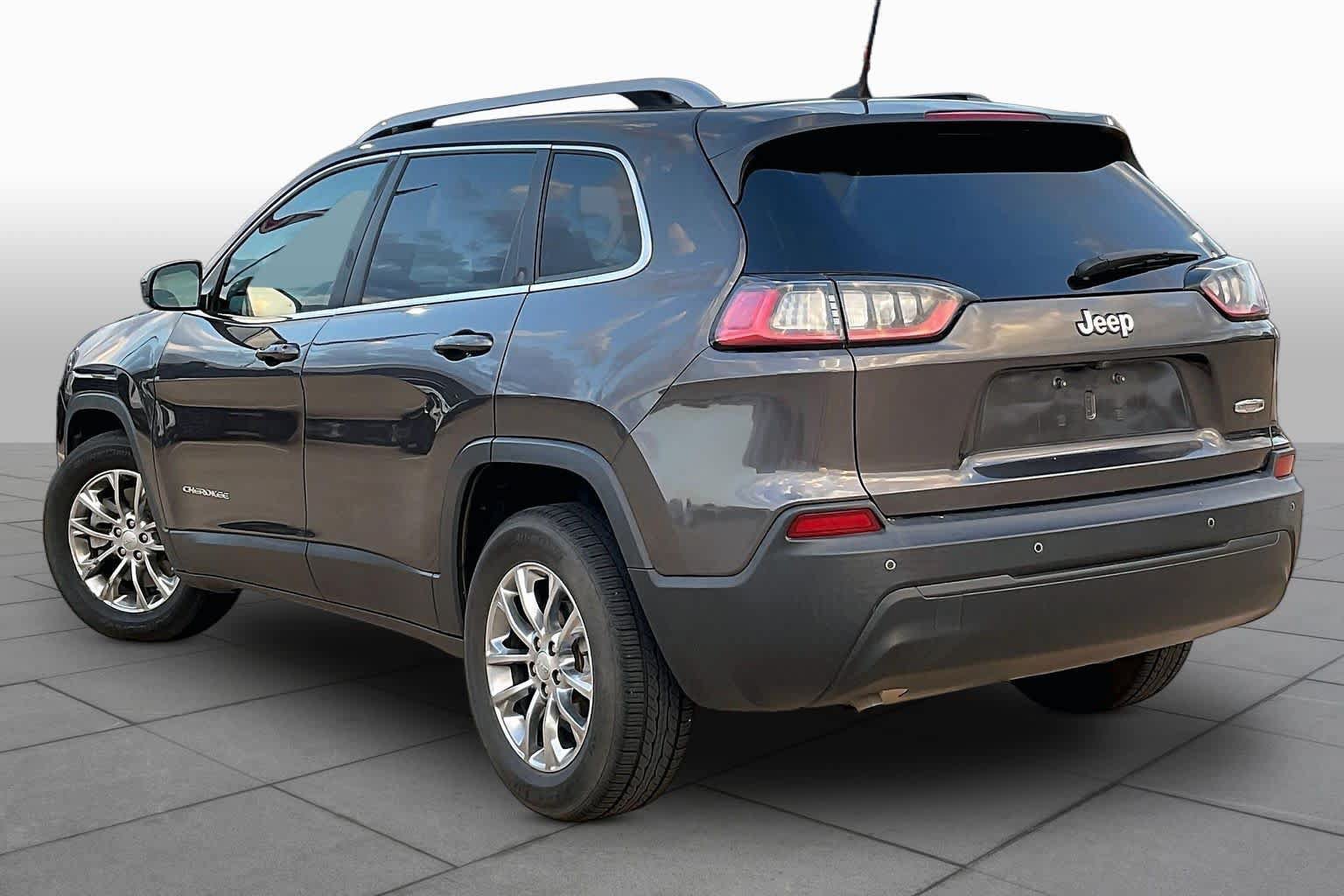 Used 2021 Jeep Cherokee Latitude Plus w/ Sun & Sound Group FWD image 13