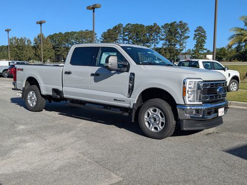 New 2026 Ford F250 XLT w/ FX4 Off-Road Package image 3