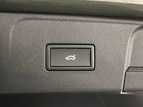 New 2026 Volkswagen Atlas SE image 40