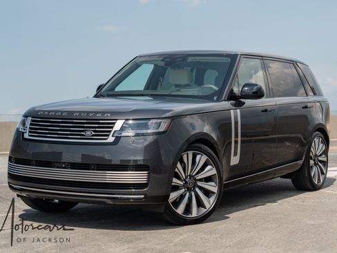 Used 2025 Land Rover Range Rover SV AWD/4WD image 2