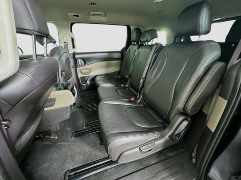 Used 2026 Kia Carnival FWD image 28