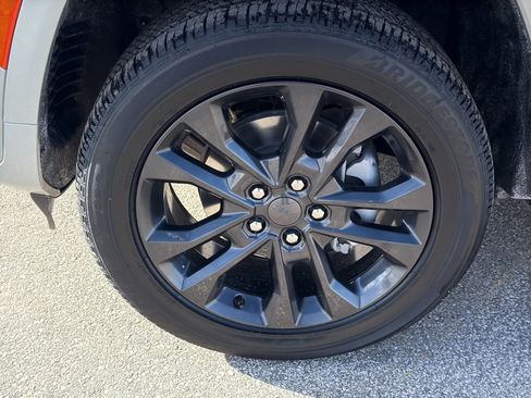 New 2026 Jeep Grand Cherokee Limited Reserve AWD/4WD image 9