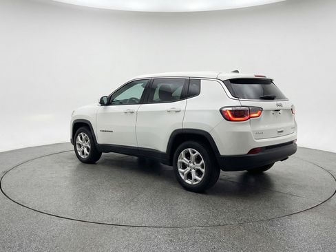 Used 2025 Jeep Compass Latitude image 6