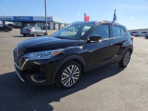 Used 2024 Nissan Kicks SV image 2