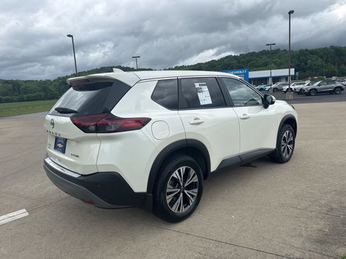 Used 2023 Nissan Rogue SV AWD/4WD image 4