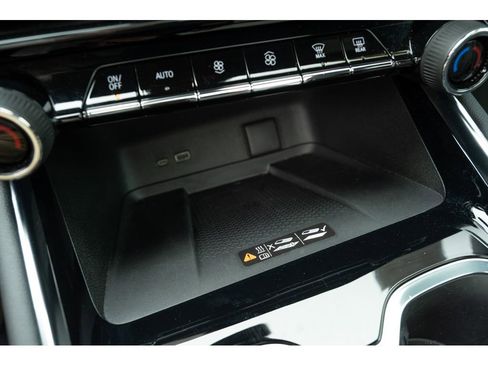 Used 2025 Chevrolet Traverse LT w/ Sun and Wheel Package FWD image 27