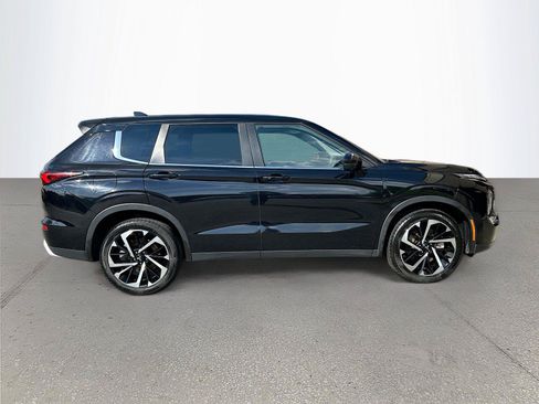 Used 2024 Mitsubishi Outlander SE AWD/4WD image 3