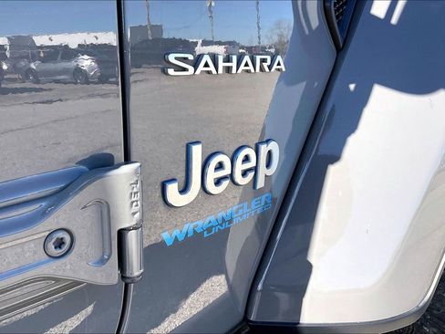 Used 2021 Jeep Wrangler Unlimited Sahara image 21
