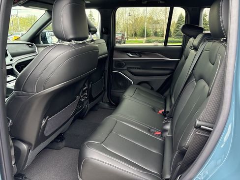 New 2026 Jeep Grand Cherokee Limited AWD/4WD image 9