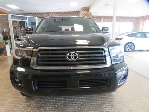 Used 2019 Toyota Sequoia SR5 AWD/4WD image 2