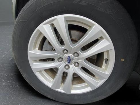 Used 2019 Ford Explorer XLT w/ Equipment Group 202A AWD/4WD image 28
