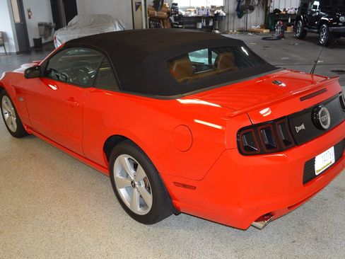 Used 2014 Ford Mustang GT RWD image 5
