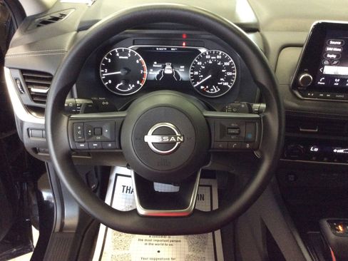 Used 2024 Nissan Rogue SV image 20