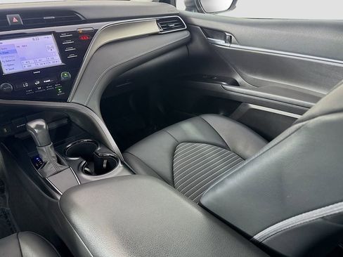 Used 2020 Toyota Camry SE image 25