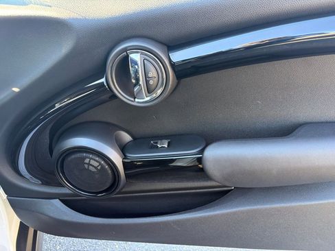 Used 2017 MINI Cooper S image 18