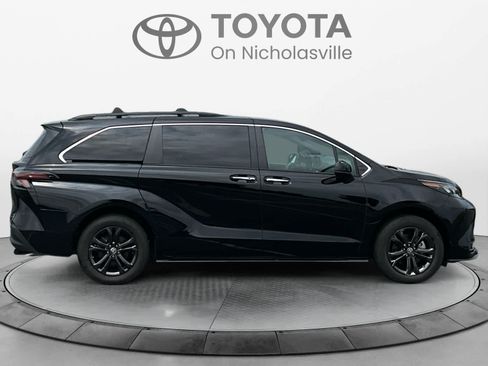 Used 2024 Toyota Sienna XLE Woodland Edition AWD/4WD image 6