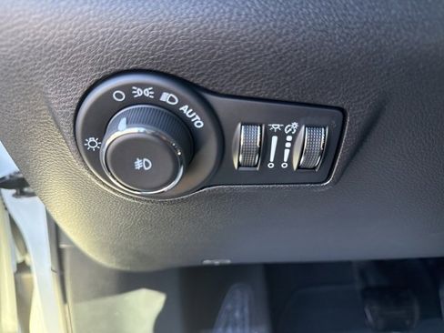 Used 2024 Jeep Compass Limited image 23