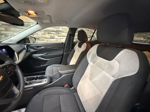 Used 2024 Chevrolet Trax LS w/ LS Convenience Package image 12