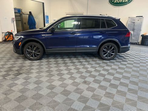 Used 2022 Volkswagen Tiguan SE w/ Panoramic Sunroof Package image 1